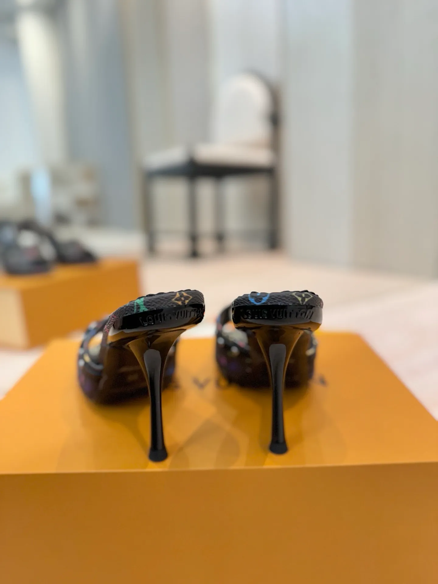 👟👟Ex-factory price 600👟👟 (top version) louis vuitton LV Louis Vuitton 25/Spring and Summer The latest Mary Jane shoes are simple and exquisite, full of high-end, showing elegance~ They look great on the feet and are full of summer shoes💯Awesome ✅Upper: 3D printed cowhide ✅Inner lining: Sheepskin lining, ✅Outsole: Genuine leather outsole imported from Italy ✅Size: 35-41 (40 to 41 customized, non-returnable) ✅Packaging: full set of packaging
